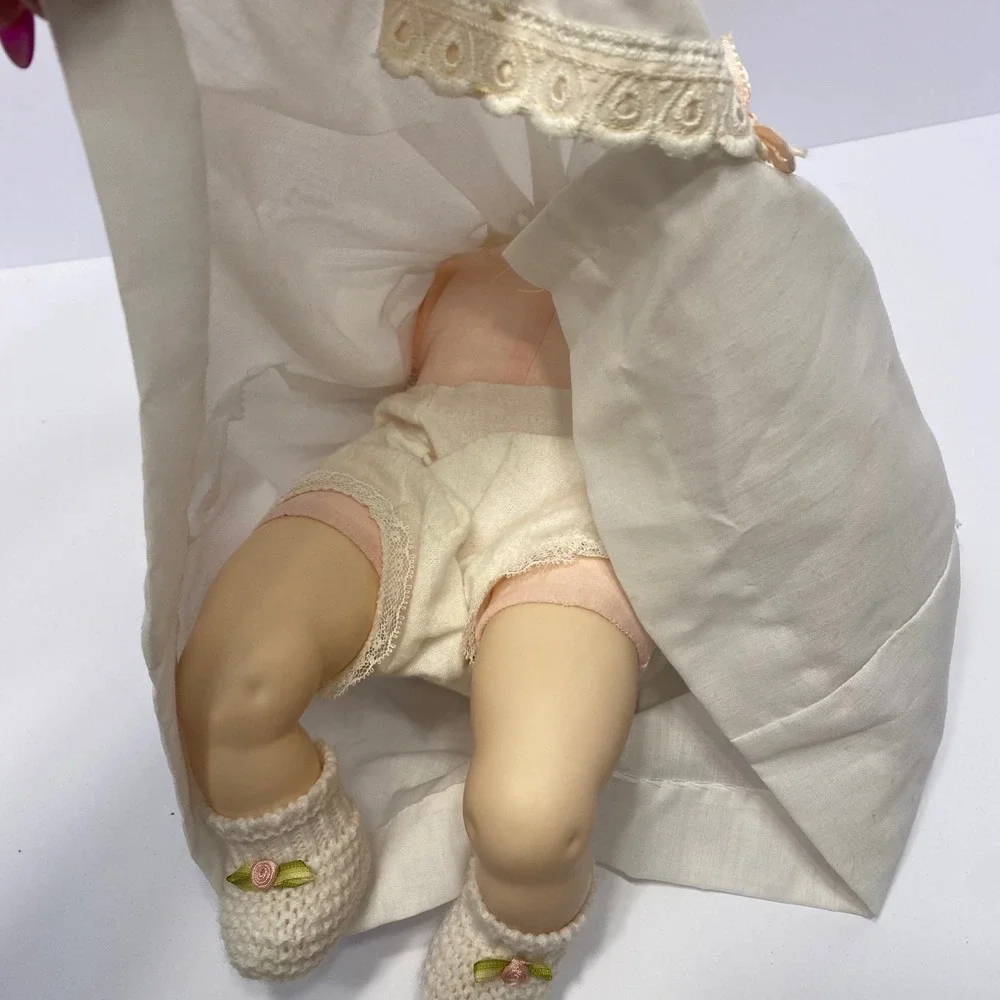 Madame Alexander Victoria Baby Doll Kids Cream Vintage Sleepy Eye